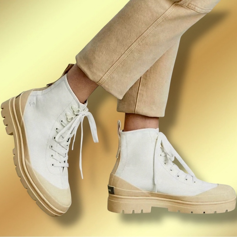 Everlane Women’s Cotton Canvas Gum Sole Utility Boot in White & Cream Size 8.5